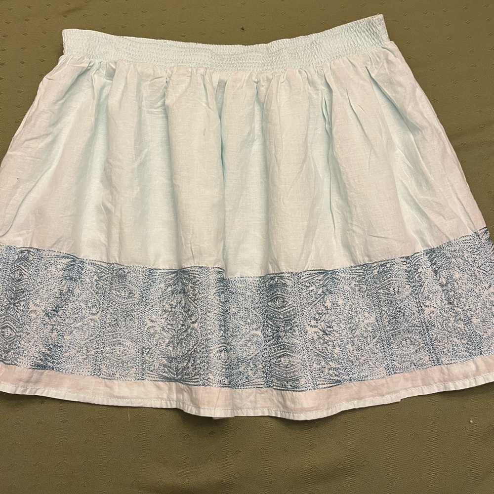 Forever 21 Sky Blue and White Patterned Mini Skirt size L
